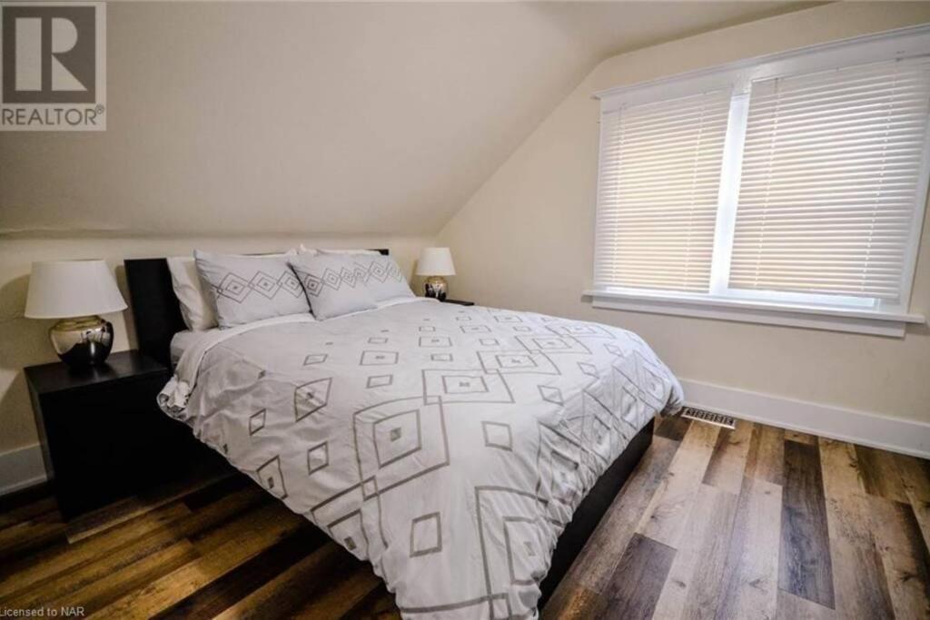 Cozy 3 Bedroom Downtown Cottage With Complimentary Breakfast Delivered Daily To The Rental Niagara Falls Exteriér fotografie