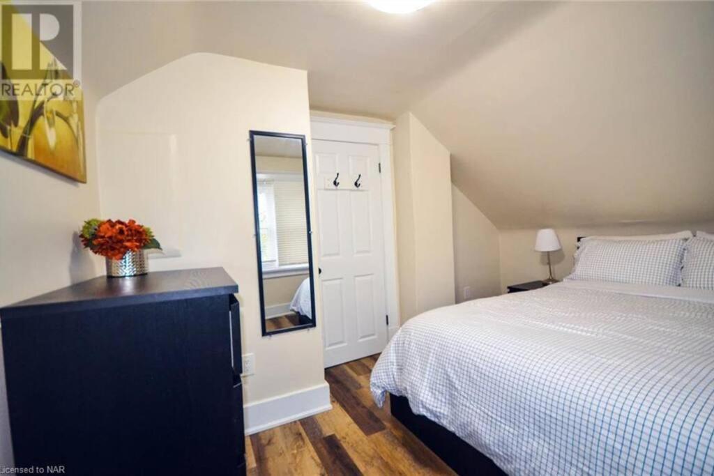 Cozy 3 Bedroom Downtown Cottage With Complimentary Breakfast Delivered Daily To The Rental Niagara Falls Exteriér fotografie